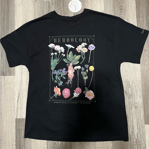 Warner Bros. Tops - Harry Potter Herbology Hogwarts Graphic Black Print Tee Shirt Unisex Size Small